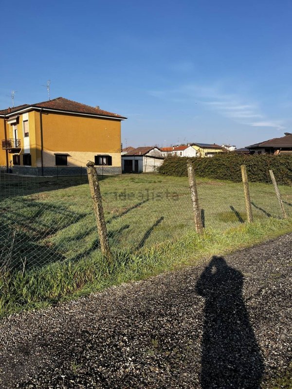 terreno edificabile in vendita a Vigevano in zona Piccolini