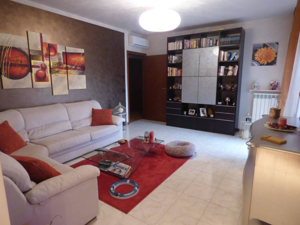 appartamento in vendita a Vigevano in zona Fogliano