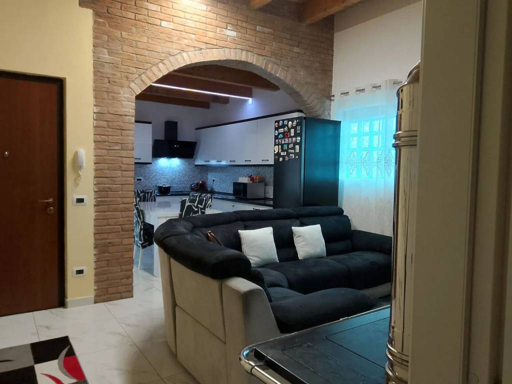 casa indipendente in vendita a Vigevano