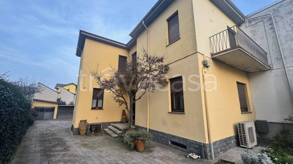 casa indipendente in vendita a Vigevano