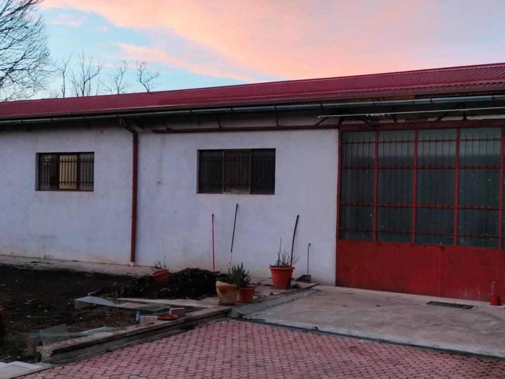 locale commerciale in vendita a Vigevano