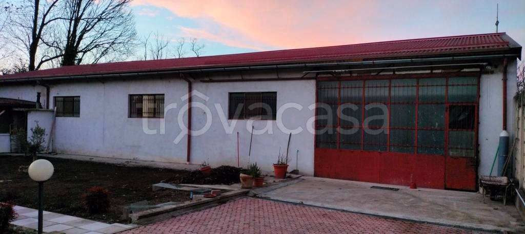 locale commerciale in vendita a Vigevano