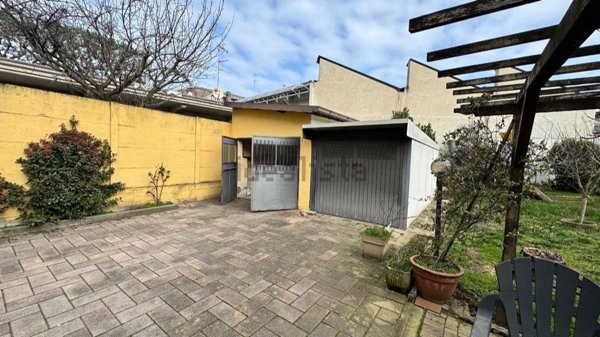 casa indipendente in vendita a Vigevano