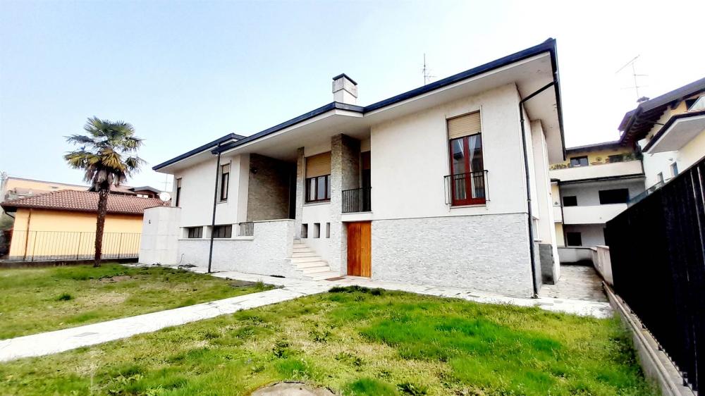 casa indipendente in vendita a Vigevano