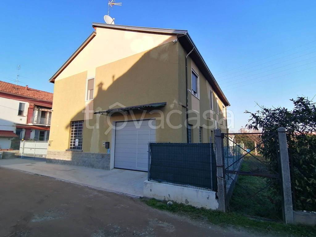 casa indipendente in vendita a Vigevano