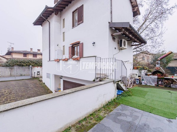casa indipendente in vendita a Vigevano