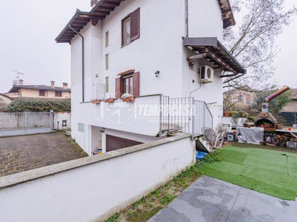 casa indipendente in vendita a Vigevano
