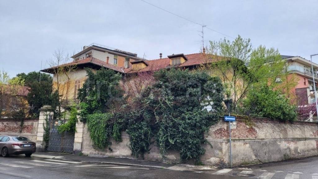 casa indipendente in vendita a Vigevano