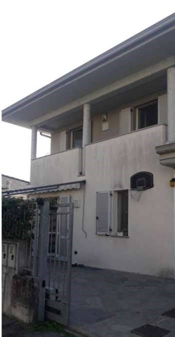 casa indipendente in vendita a Vigevano