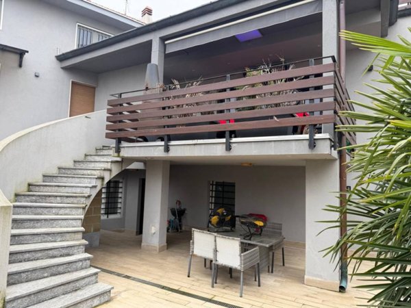 casa indipendente in vendita a Vigevano