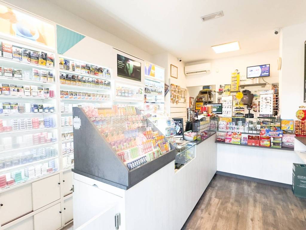 negozio in vendita a Vigevano