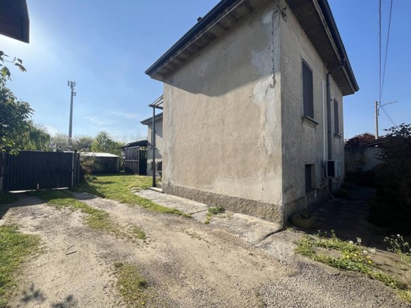 casa indipendente in vendita a Vigevano