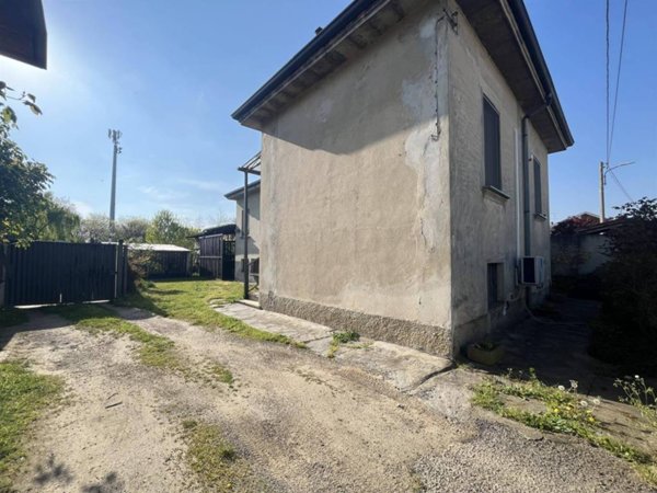 casa indipendente in vendita a Vigevano