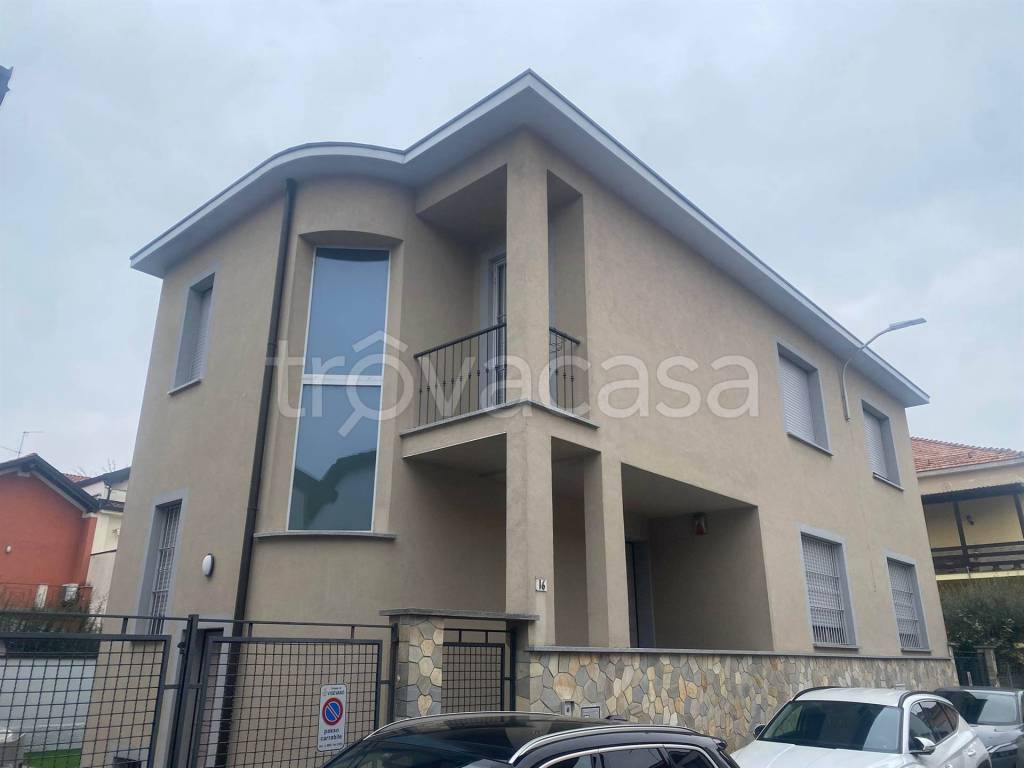 casa indipendente in vendita a Vigevano