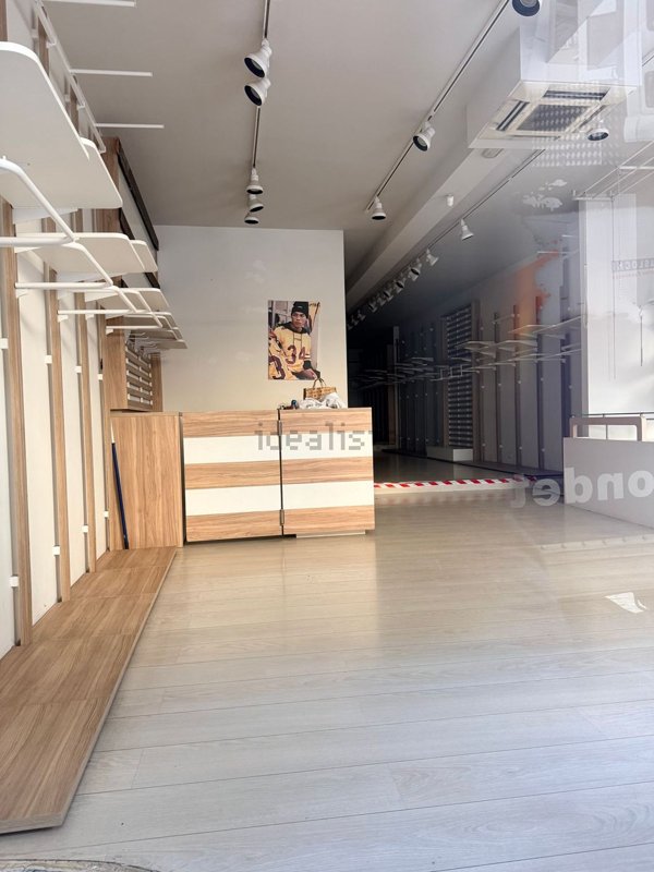 negozio in vendita a Vigevano