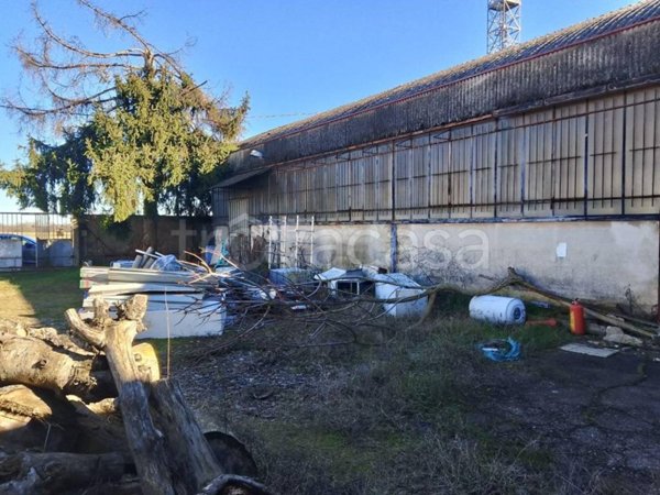 locale commerciale in vendita a Vigevano