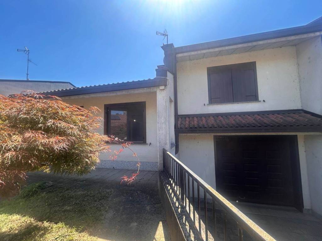 casa indipendente in vendita a Vigevano in zona Morsella