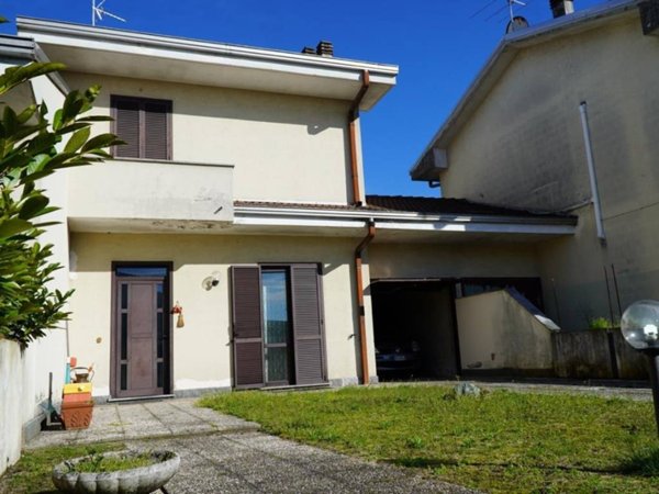 casa indipendente in vendita a Vigevano