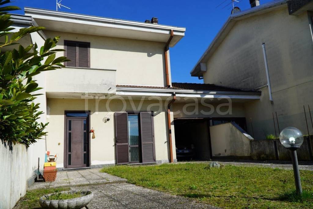 casa indipendente in vendita a Vigevano