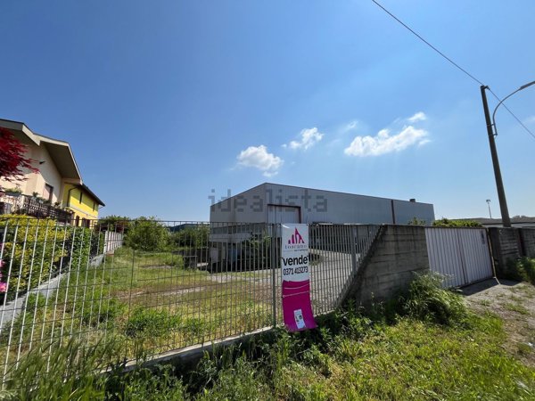 capannone in vendita a Vigevano