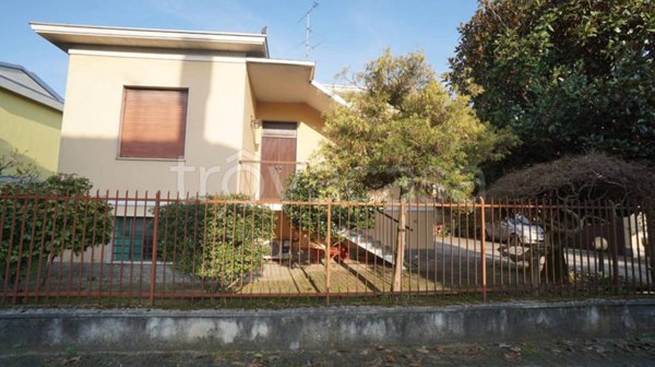 casa indipendente in vendita a Vigevano