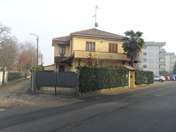 casa indipendente in vendita a Vigevano