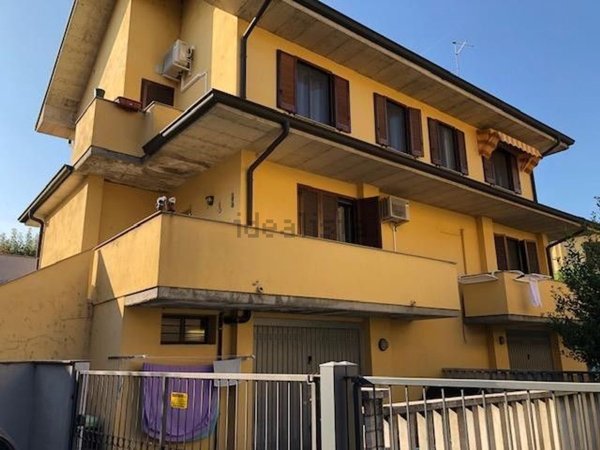 casa indipendente in vendita a Vigevano
