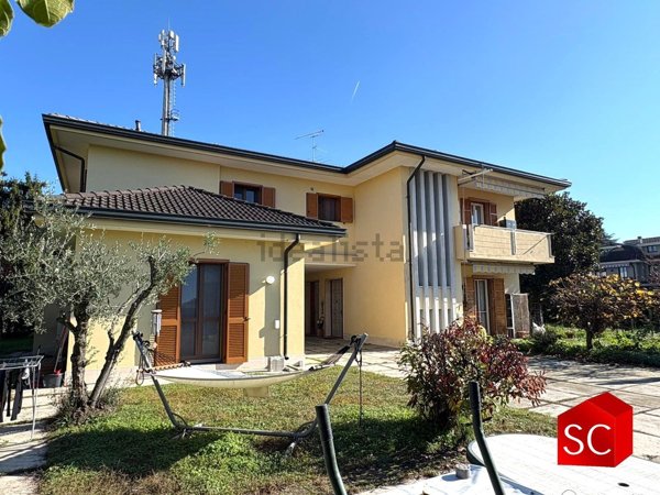 casa indipendente in vendita a Vigevano