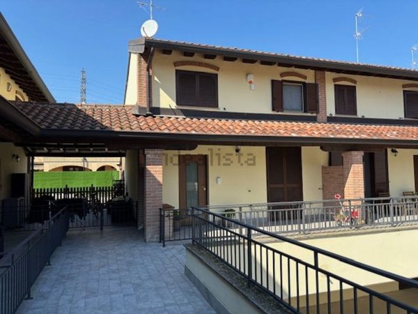 casa indipendente in vendita a Vigevano