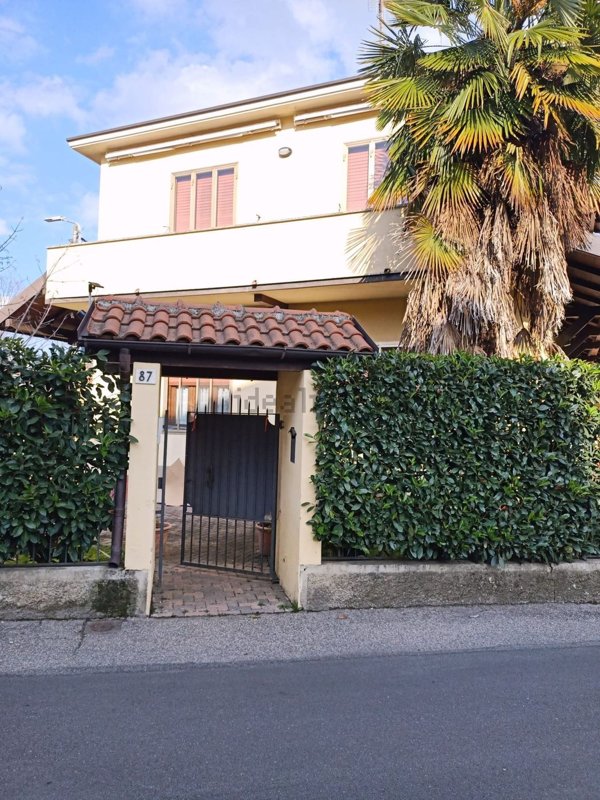 casa indipendente in vendita a Vigevano