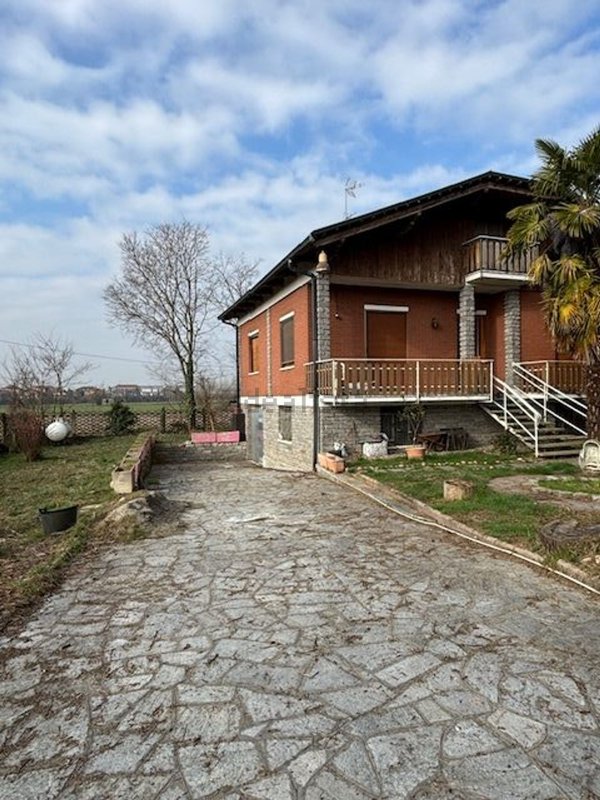 casa indipendente in vendita a Vigevano