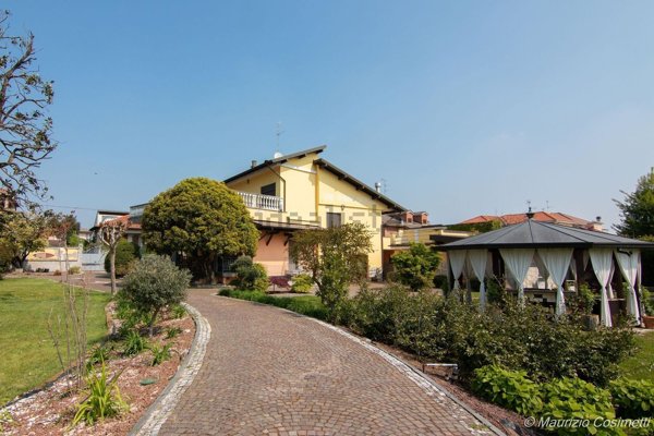 casa indipendente in vendita a Vigevano