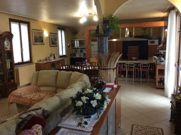 casa indipendente in vendita a Vigevano