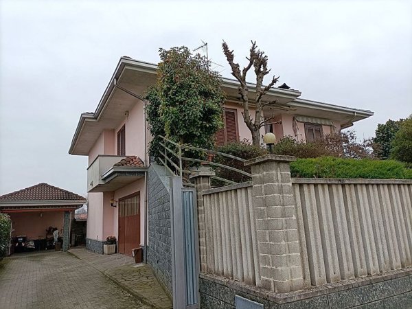 casa indipendente in vendita a Vigevano