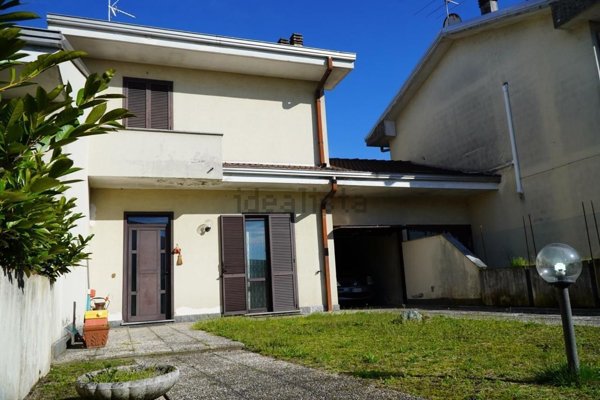 casa indipendente in vendita a Vigevano