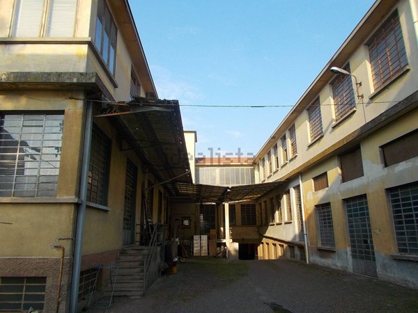 locale di sgombero in vendita a Vigevano