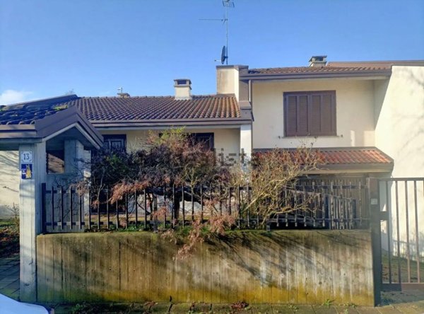 casa indipendente in vendita a Vigevano in zona Morsella