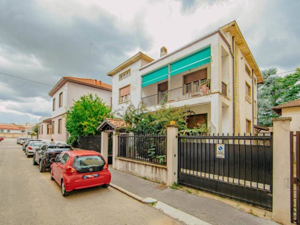 casa indipendente in vendita a Vigevano
