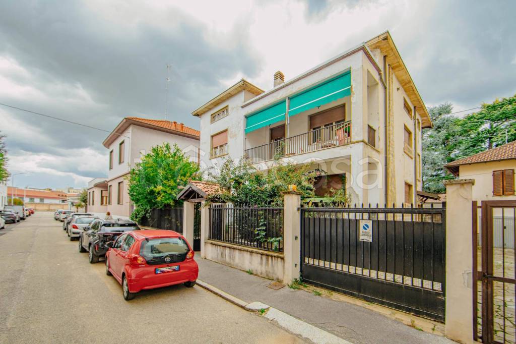 casa indipendente in vendita a Vigevano