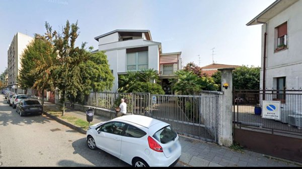 casa indipendente in vendita a Vigevano