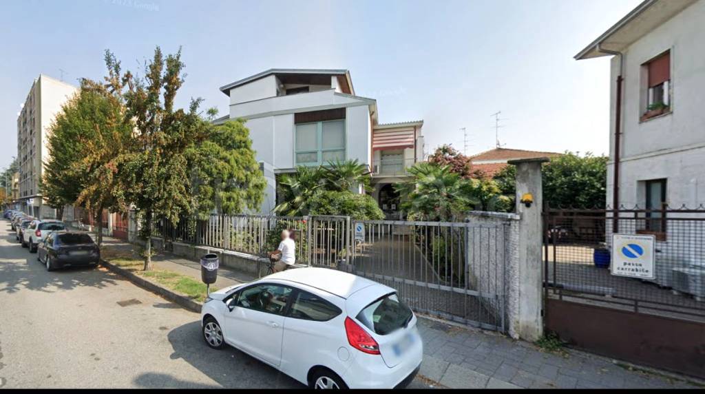 casa indipendente in vendita a Vigevano