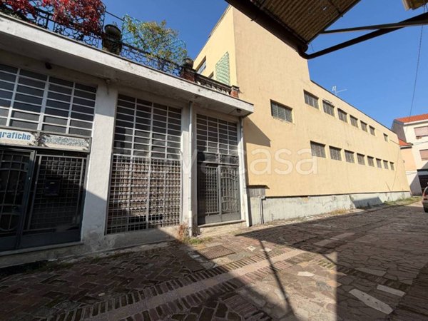 locale commerciale in vendita a Vigevano