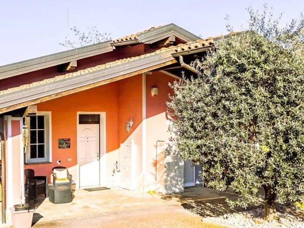 casa indipendente in vendita a Vigevano