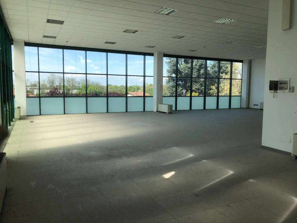 negozio in vendita a Vigevano