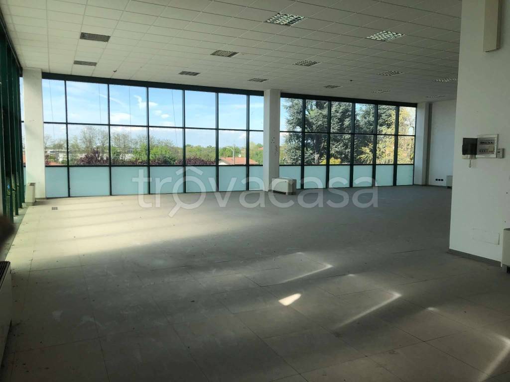 negozio in vendita a Vigevano