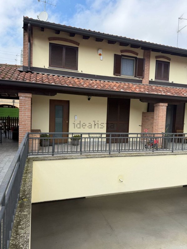 casa indipendente in vendita a Vigevano