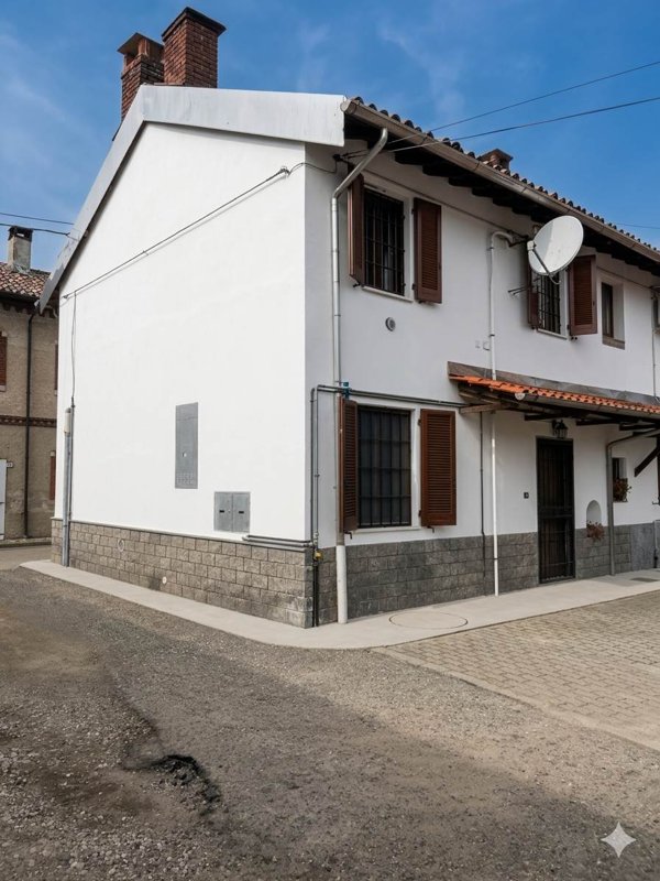 casa indipendente in vendita a Vigevano in zona Sforzesca