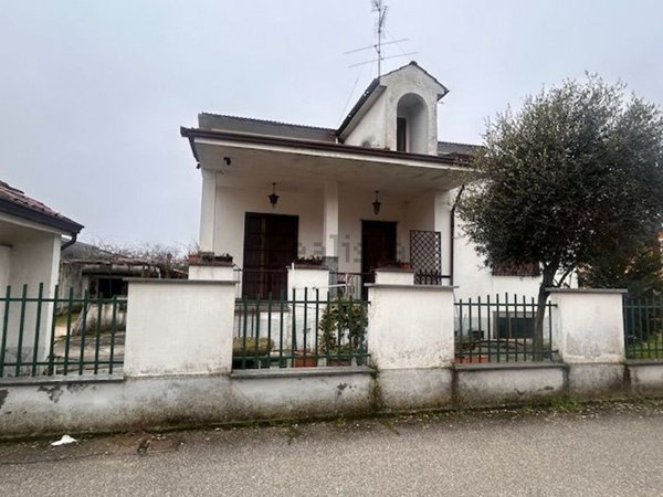 casa indipendente in vendita a Vigevano