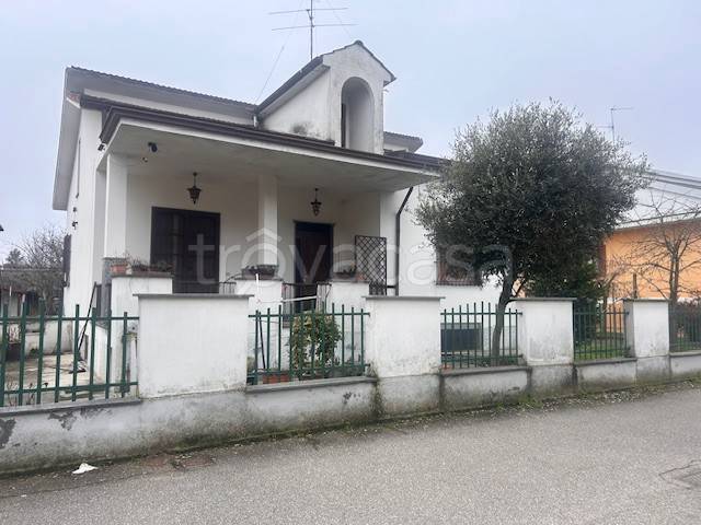 casa indipendente in vendita a Vigevano