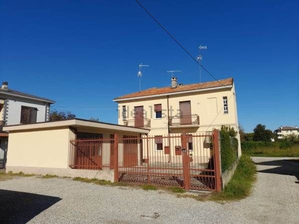 casa indipendente in vendita a Vigevano